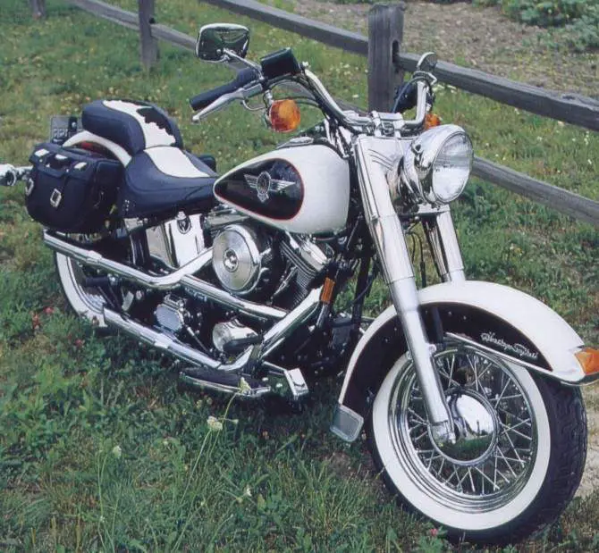 , Harley Davidson FLSTN Nostalgia Cow Glide Edición limitada