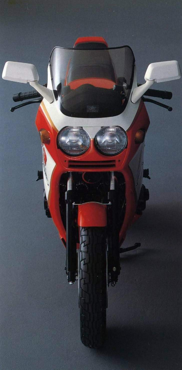 , Honda CBR400F Posición F3