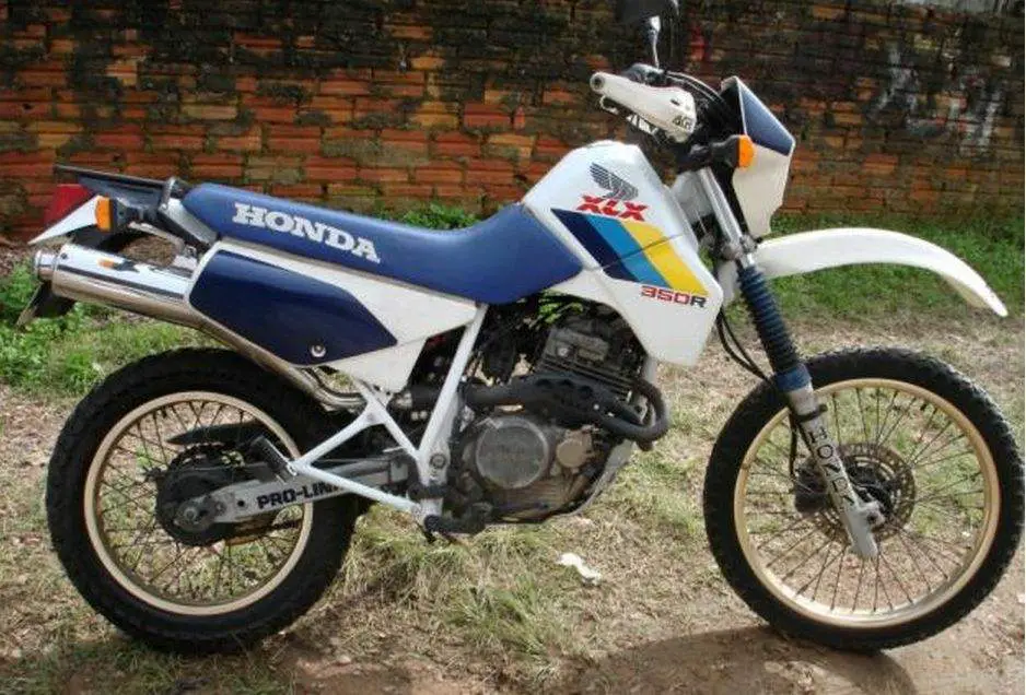 Honda XLX 350R vista lateral