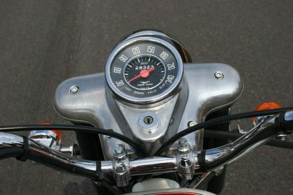 , moto guzzi v7 700