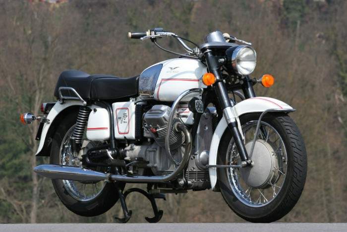 , moto guzzi v7 700