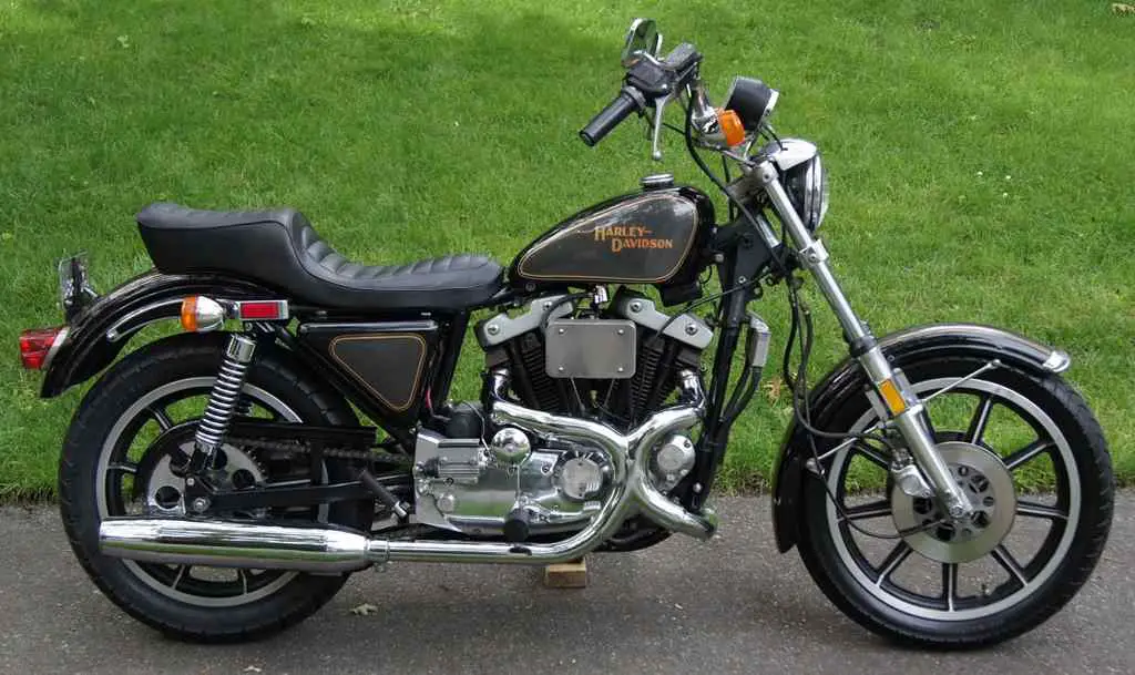 , Motociclistas bajos Harley Davidson XLS 1000