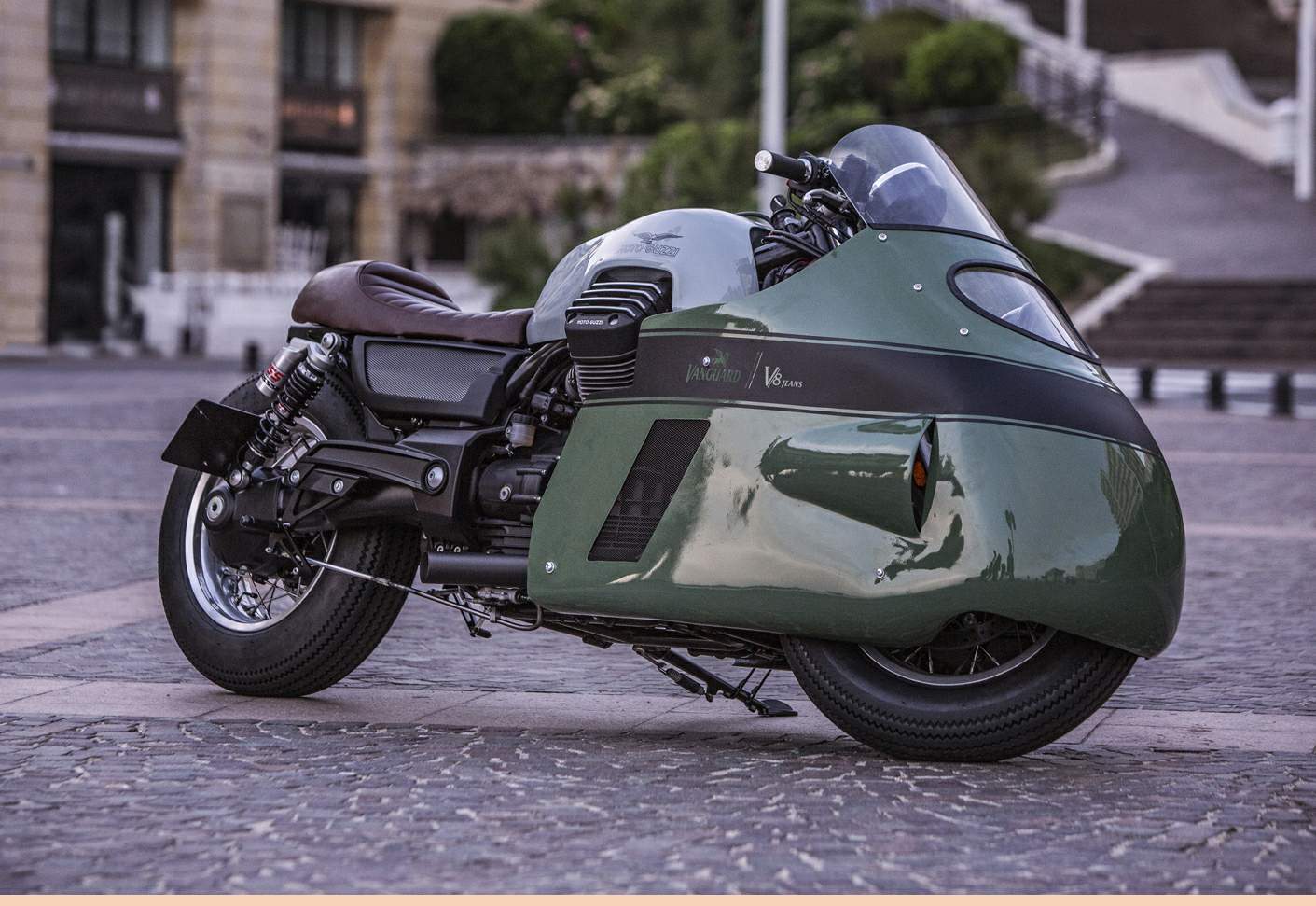 , Vanguard Moto Guzzi V8 Tribute Diseño de Gannet Design Fabricado por Numbnut Motorcycles