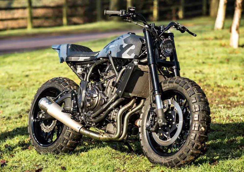 , Patio de doble estilo Yamaha XSR700 construido por Rough Crafts