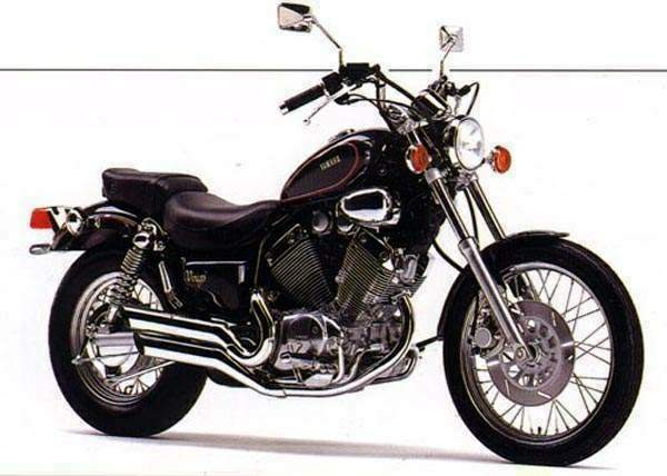 Yamaha XV400 Virago en acción